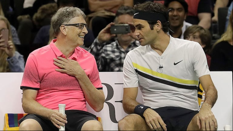 Gates y Federer compartieron partidos de exhibición. (Foto: AP/Jeff Chiu)