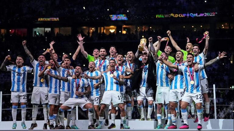 Gonzalo Montiel metió el penal que le dio la Copa del Mundo a la Selección argentina. (Foto: AP).