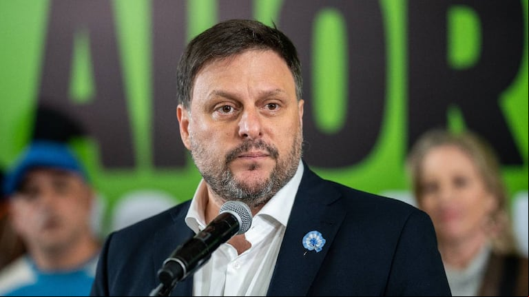 Gracias al derrumbe del macrismo en su distrito insignia, Leandro Santoro pudo salir de escena sin dar explicaciones tras la derrota. (Foto: Agustina Ribó - TN)