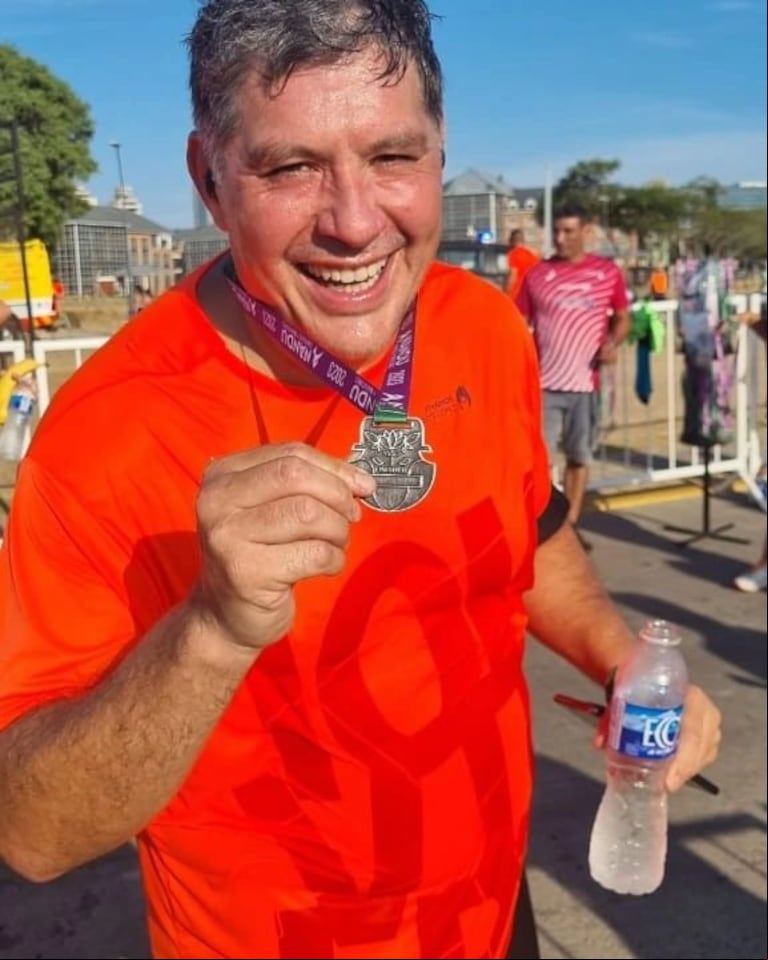 Guille Lobo ya está entrenando para participar de la carrera y obtener su medalla finisher.