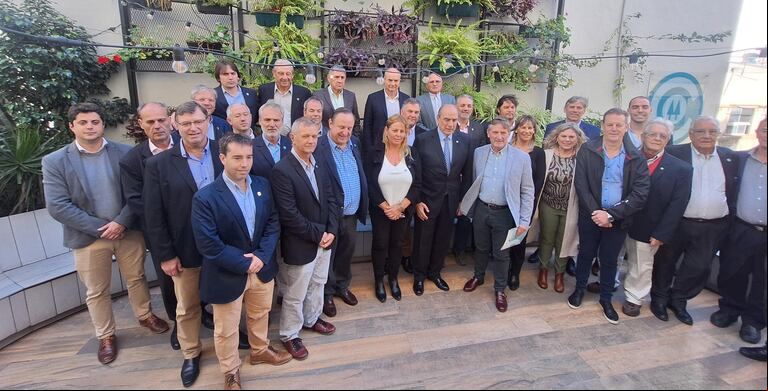 Guillermo Francos, titular del Ministerio del Interior, dialogó con productores de diversas regiones del país en la sede de Coninagro. (Foto: Coninagro).