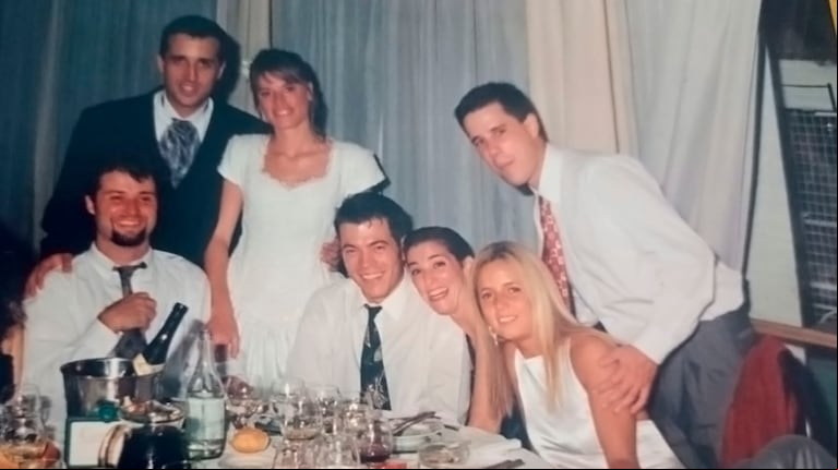 Gustavo Tubio el día de su casamiento: el recuerdo para Débora Pérez Volpin, su amiga. (Foto: TN).
