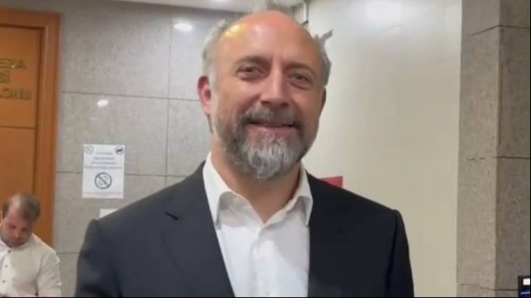 Halit Ergenç, el día en el que le dieron la condena por falso testimonio en los tribunales de Estambul. (Foto: YouTube/Show Ana Haber)