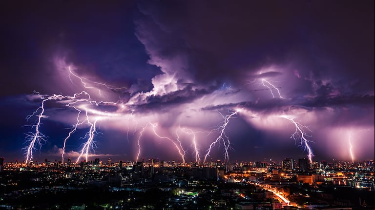 Hay alerta amarilla por tormentas y vientos de hasta 90 km/h para hoy, miércoles 19 de febrero (Foto: Adobe Stock).