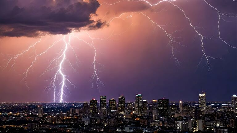 Hay alerta amarilla y naranja por tormentas en Buenos Aires y otras 11 provincias para este miércoles 23 de octubre. (Foto: Adobe Stock)