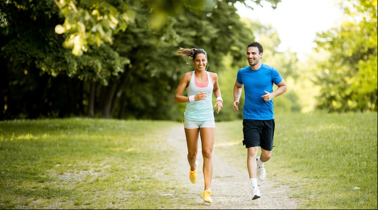 Hay que evitar entrenar en el horario que va desde las 10.00 hasta las 16.00, (Foto: Adobe Stock)