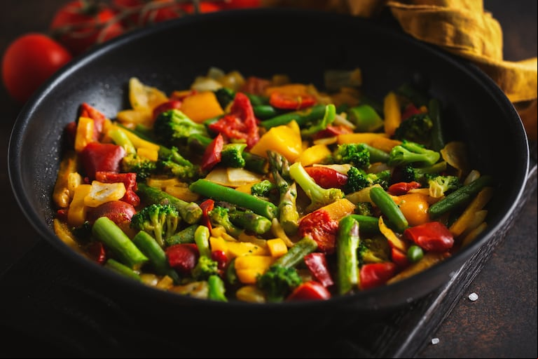 Hay un método sencillo y natural que realza el gusto de las comidas sin necesidad de recurrir a lo de siempre. (Foto: Freepik).