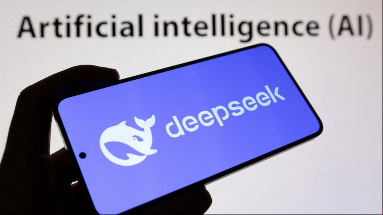 Herramientas como DeepSeek pueden propiciar una oleada de amenazas cibernéticas, advirtió Félix Juárez, director del Instituto Nacional de Ciberseguridad de España. (Foto: Reuters/Dado Ruvic)
