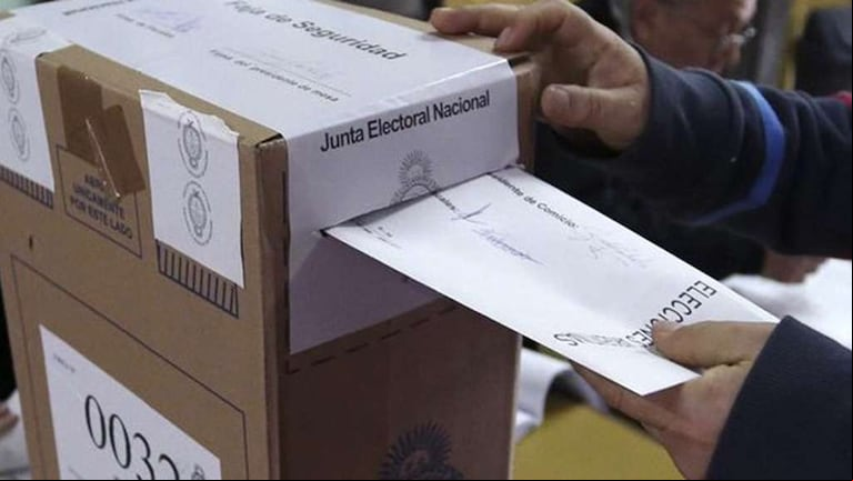 Las personas con COVID-19 o que tengan síntomas no deberán ir a votar