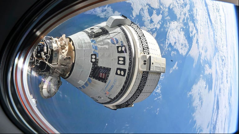 La nave que traerá a los astronautas varados se acopló con éxito a la Estación Espacial Internacional 