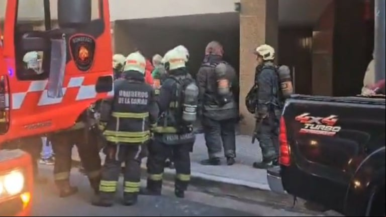 Tragedia en Recoleta: una mujer murió tras el incendio de su departamento