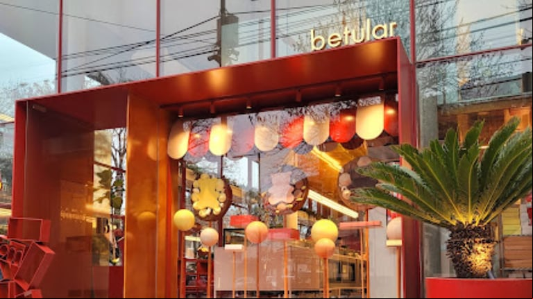 Fueron a merendar a la pastelería de Damián Betular y revelaron cuánto gastaron en total