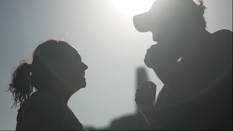 La intimidad del campamento de solteros: besos a las escondidas, mucha chispa y encuentros inesperados