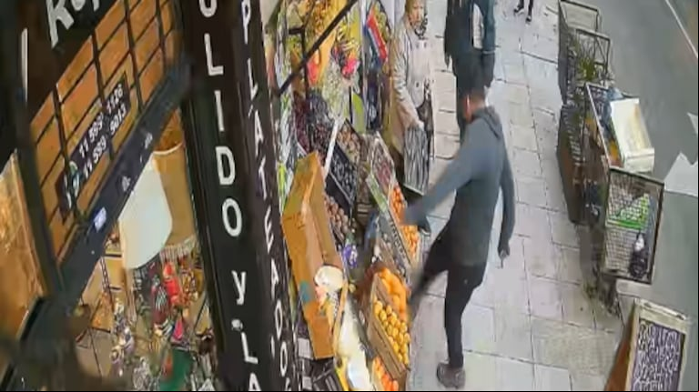 Vicente López: se enojó porque a su mujer no le regalaron verduras y destrozó la mercadería del local