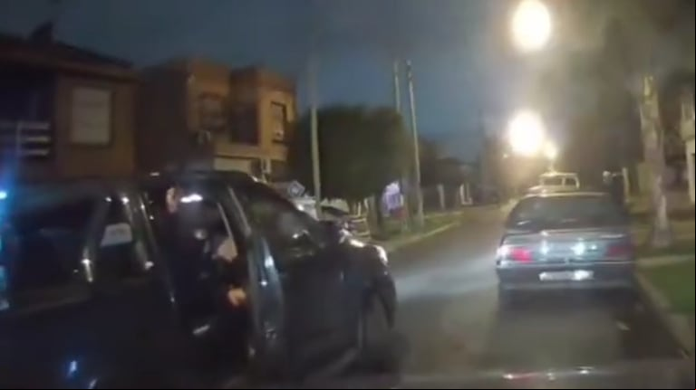 Video impactante: intentaron robarle en La Matanza, le dispararon y se salvó porque la camioneta era blindada