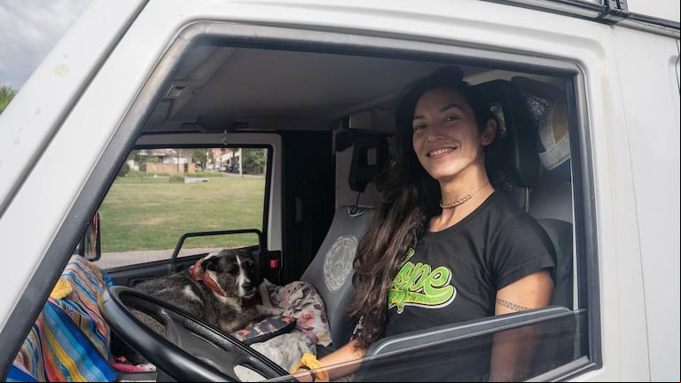 Se endeudó para construir un motorhome, dejó a su novio y venderá contenido erótico para llegar hasta Canadá