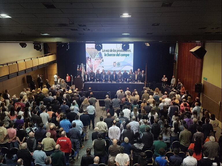 Tres listas compiten por liderar la Federación Agraria, mientras rinden homenaje a Carlos Achetoni