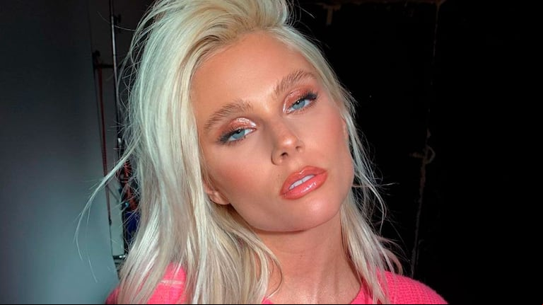 La enorme colección de microbikinis de Valentina Zenere, la actriz que interpreta a Nahir Galarza