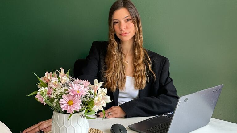 Vive sola en Buenos Aires, contó en qué gasta más de un millón de pesos por mes y se volvió viral 