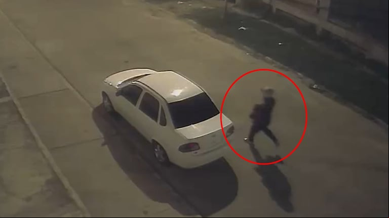 Video: así escapaba el delincuente acusado de haberle cortado la cara a un colectivero en La Matanza 