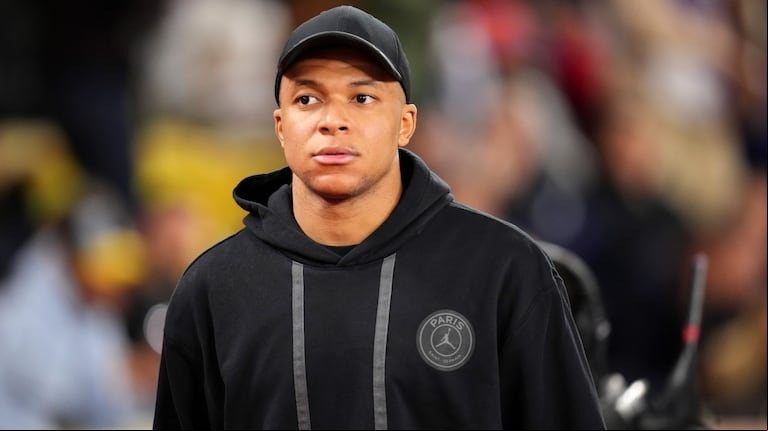 Mbappé fue reemplazado en el entretiempo y tomó una decisión que dejó sin palabras a los hinchas del PSG