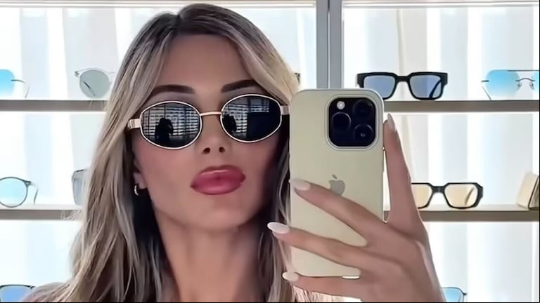 Romina Malaspina posó con un vestido lencero moka mousse: “Mi color fav que además es tendencia”