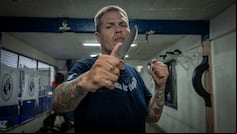 La dura historia de un entrenador de esgrima de cuchillo: estuvo preso, cayó en la droga y el deporte lo salvó