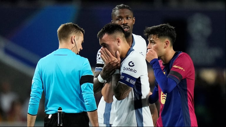 Preocupación por Lautaro Martínez: se lesionó y tuvo que salir del partido del Inter ante el Barcelona