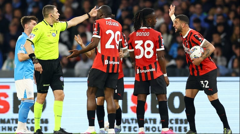 “Pasá la pelota, nadie de aquí es Messi”: la pelea de dos jugadores del Milan que se viralizó en redes