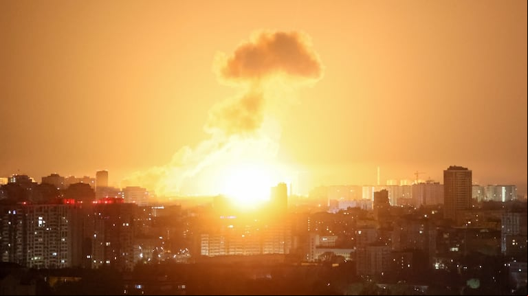 Un ataque ruso a Kiev con misiles y drones dejó al menos 12 muertos y más de 70 heridos