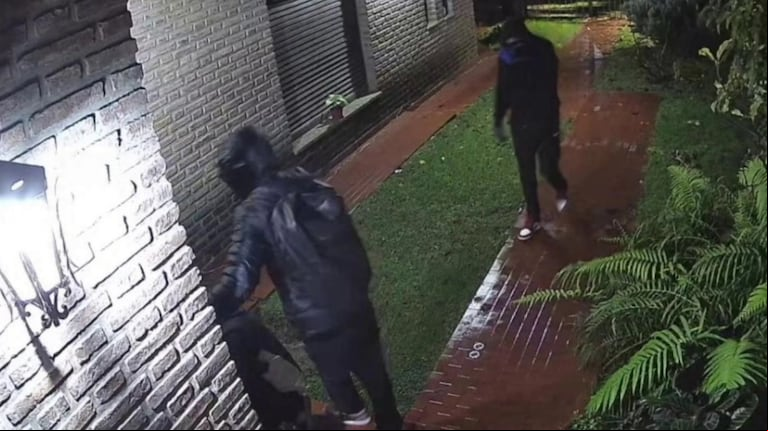 Una jubilada fue sorprendida por ladrones mientras dormía: la tomaron del cuello y le desvalijaron la casa