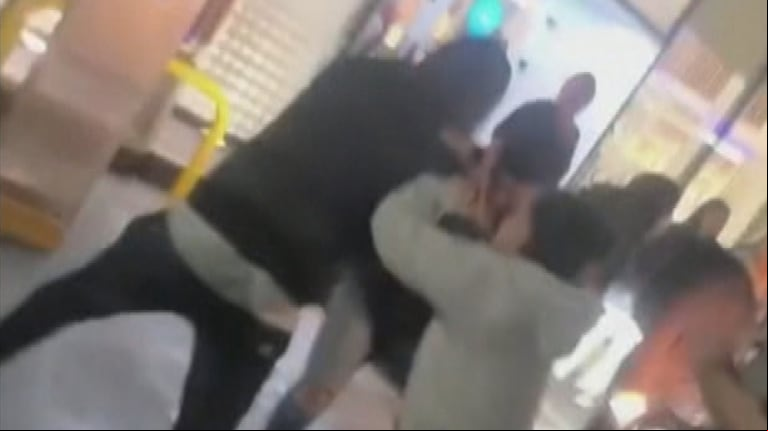 Brutal enfrentamiento en Avellaneda: policías de civil discutieron y se agarraron a trompadas con motoqueros