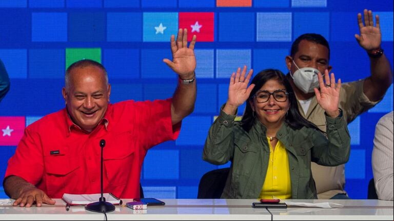 Diosdado Cabello volvió a atacar a Alberto Fernández por descartar “una revolución” en la Argentina: “Tibio no, frío”