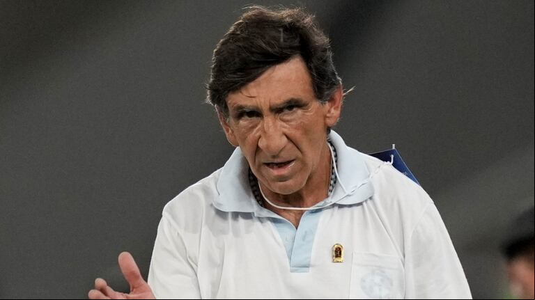 Gustavo Costas explotó contra el árbitro del clásico de Avellaneda: “No nos cobraron nada, fue alevoso”