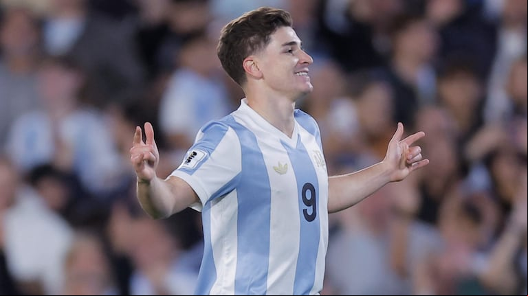 Enrique Macaya Márquez comparó a Julián Álvarez con una gloria de la Selección argentina: “Tiene cosas”