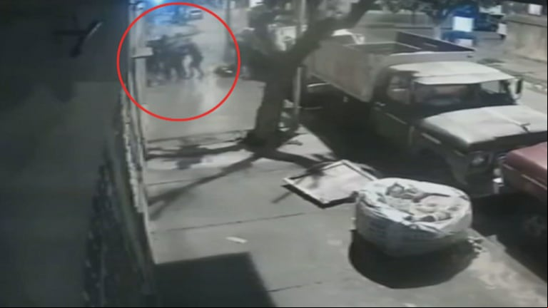 La Matanza: ladrones obligaron a un hombre a bajarse los pantalones y escaparon con su camioneta