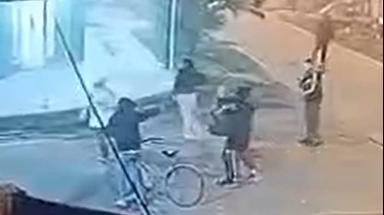 Video: el escalofriante momento en el que dos ladrones asesinaron a un policía de la Ciudad en José C. Paz