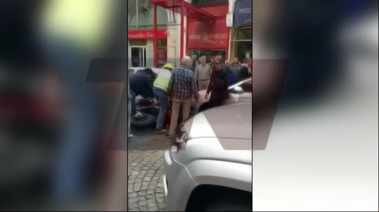 Las Cañitas: un motochorro intentó robarle el celular a un hombre y los vecinos lo atraparon