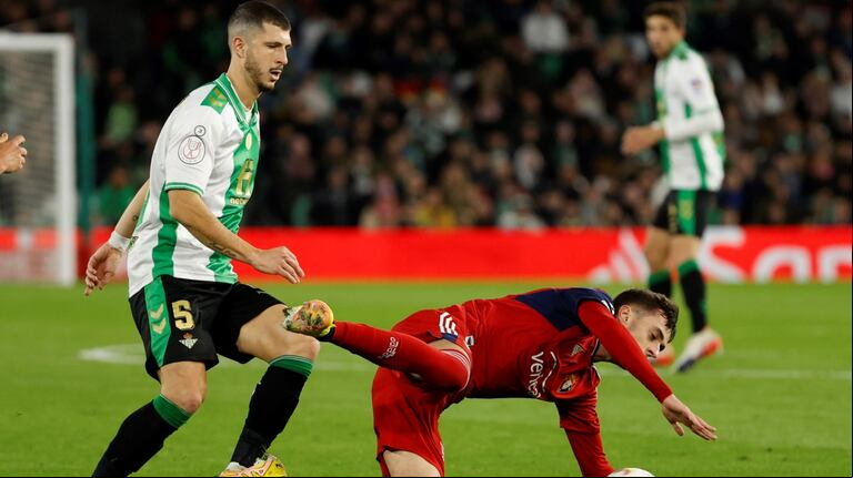 Guido Rodríguez se resbaló y erró el penal decisivo: Betis quedó eliminado de la Copa del Rey