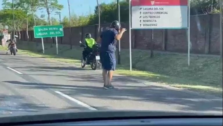 Brutal ataque: delincuentes le robaron la moto a un docente que iba a trabajar y lo balearon en la cara