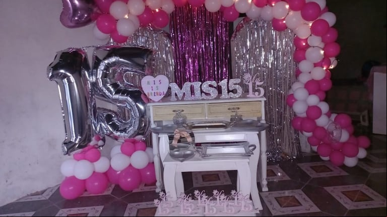 Un ángel en el barrio: es barrendera pública, mantiene un comedor y organiza fiestas de 15 años solidarias