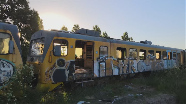 El tren de Argentina a Uruguay: el kirchnerismo lo inauguró en 2011, funcionó 5 meses y hoy está en ruinas