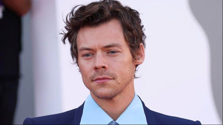 Harry Styles y Olivia Wilde llegaron a Venecia y enloquecieron a los fanáticos con sus looks de gala