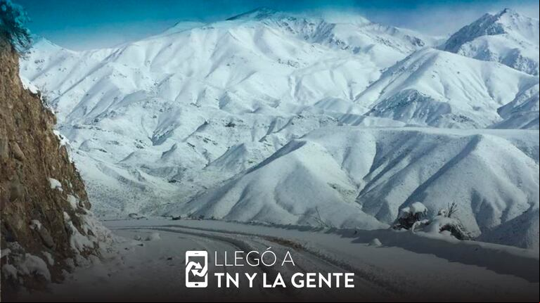 Patagonia blanca: temperaturas bajo cero y rutas cortadas por la acumulación de nieve 