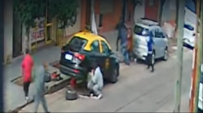 La Matanza: ladrones asaltaron a un hombre que salía de una casa de cambio y balearon a un jubilado