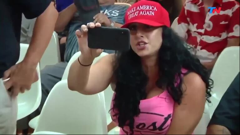 Se rió a carcajadas de una fanática de Donald Trump y el video estalló en las redes 
