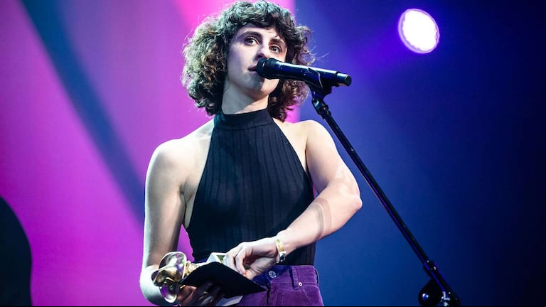 Marilina Bertoldi estrenó “La cena”, el tercer adelanto de su nuevo disco