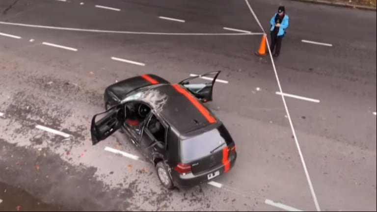 Brutal choque y vuelco en Palermo: una joven de 18 años salió despedida del auto y está grave