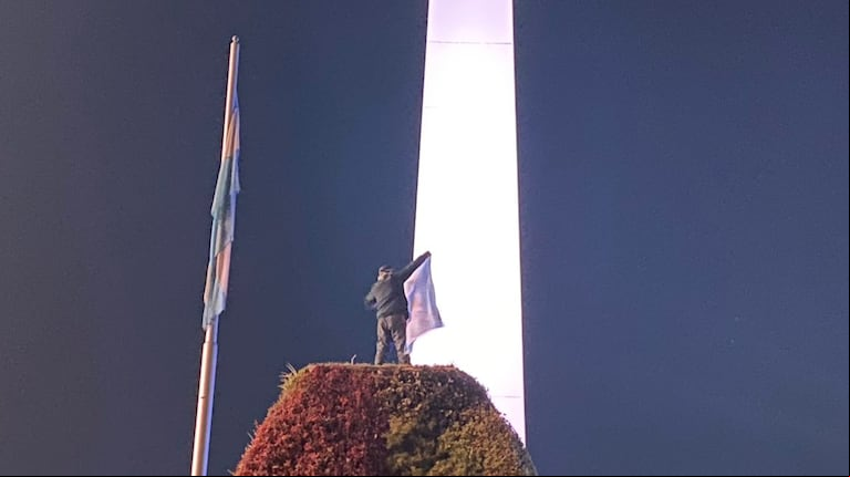 Quién era el hincha que murió en el Obelisco en la previa del partido de la Selección argentina