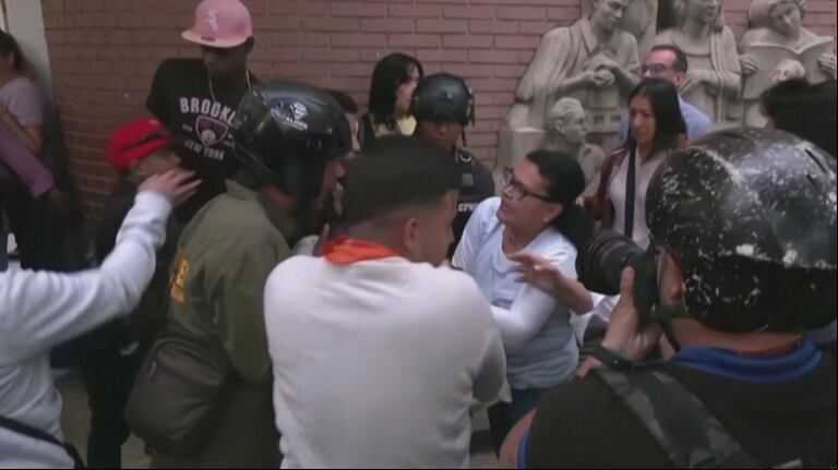 Elecciones en Venezuela: ciudadanos se enfrentaron a los gritos mientras hacían fila para votar